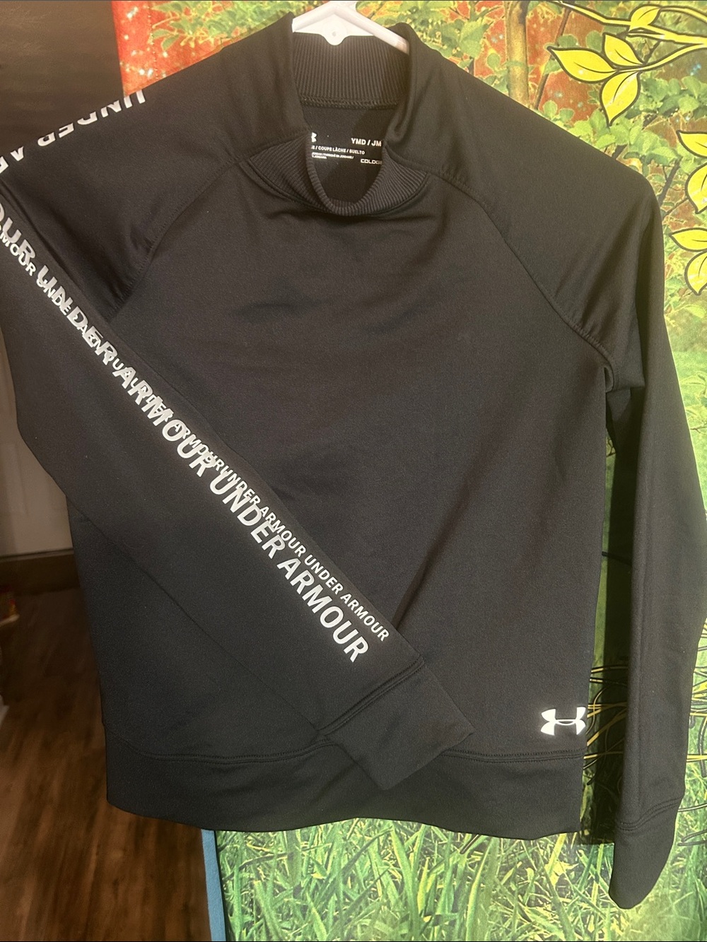 Under Armour Big Boys (M) Black Pullover Crew Sweatshirt with White Sleeve Logo